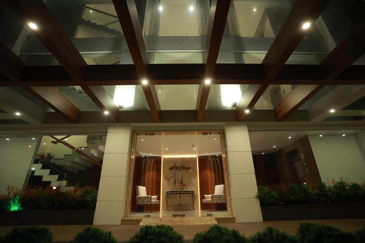 The Gold Hotel Palakkad Extérieur photo