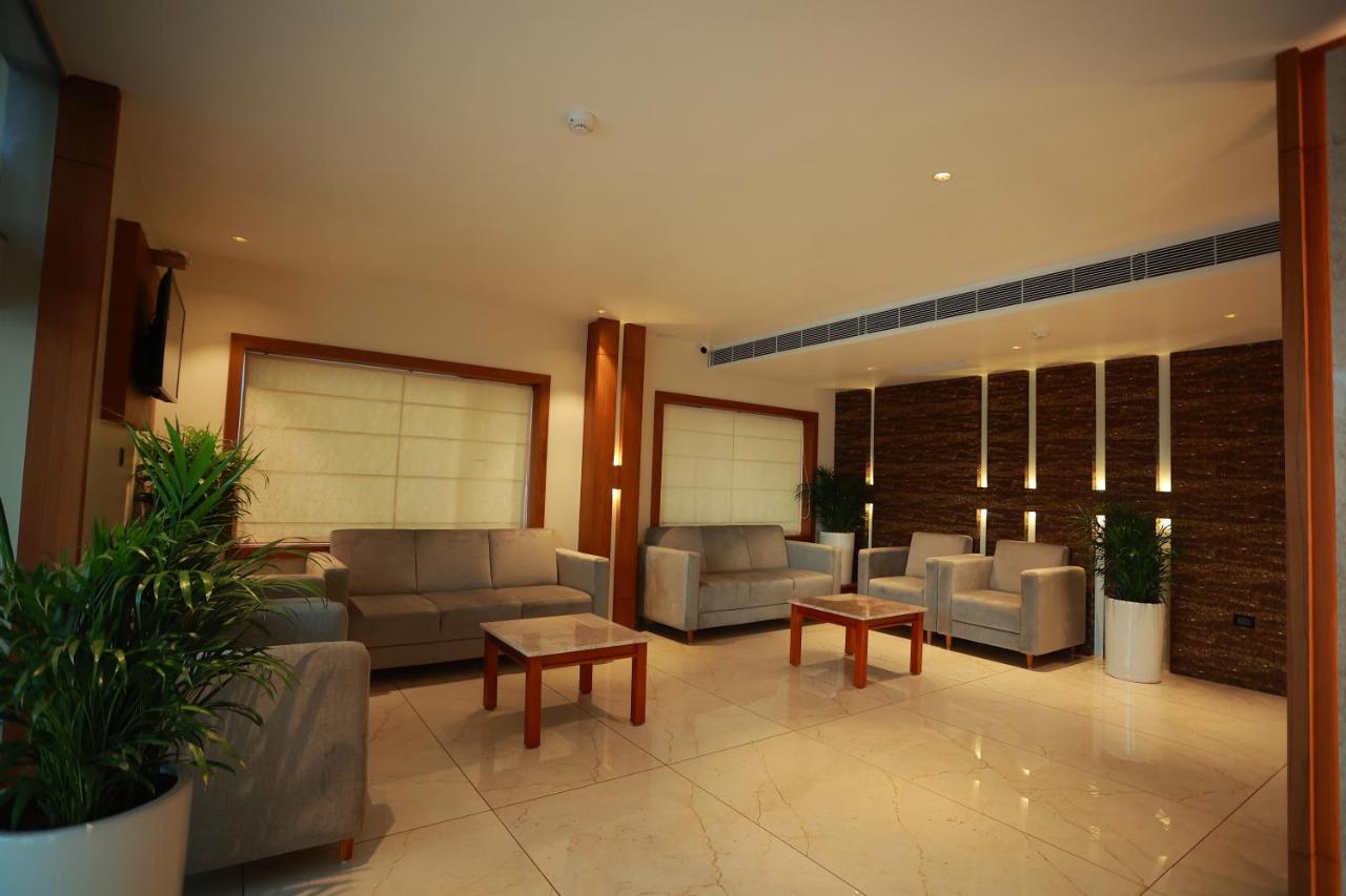 The Gold Hotel Palakkad Extérieur photo