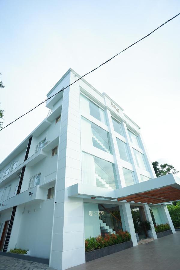 The Gold Hotel Palakkad Extérieur photo