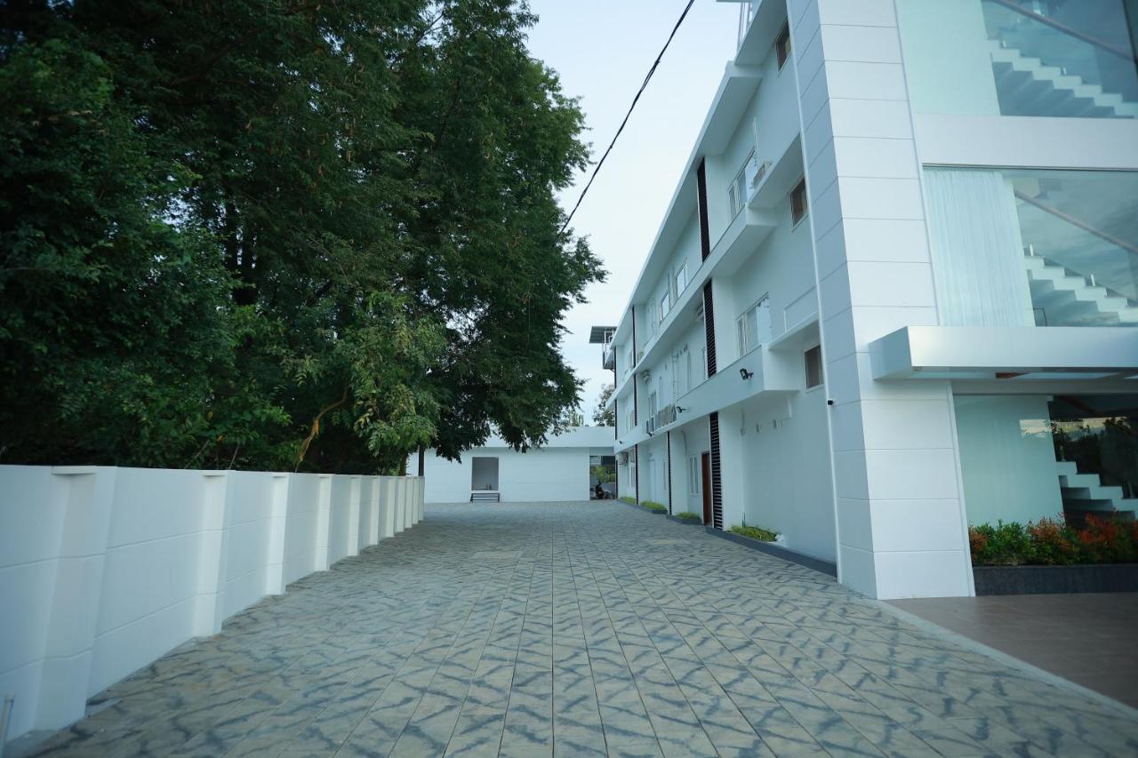 The Gold Hotel Palakkad Extérieur photo