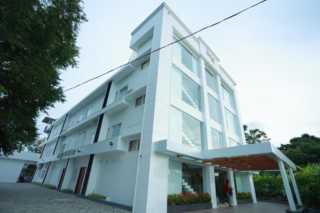 The Gold Hotel Palakkad Extérieur photo