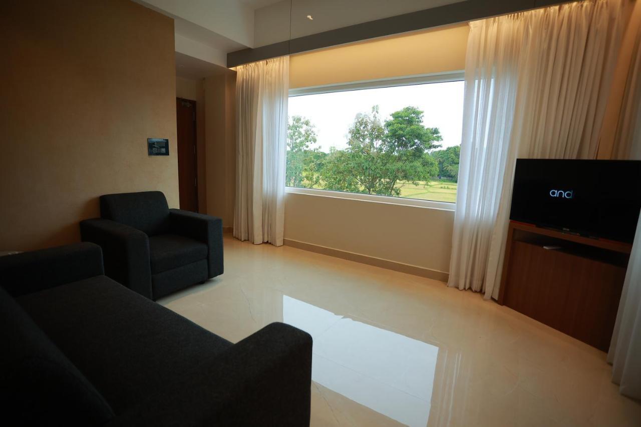 The Gold Hotel Palakkad Extérieur photo